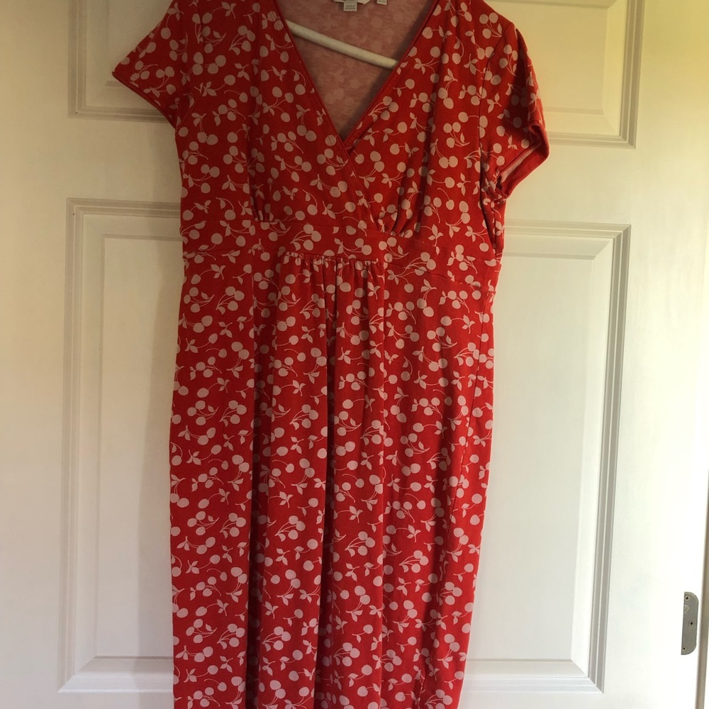 Pretty, Comfortable Boden dress for work or casual wear.